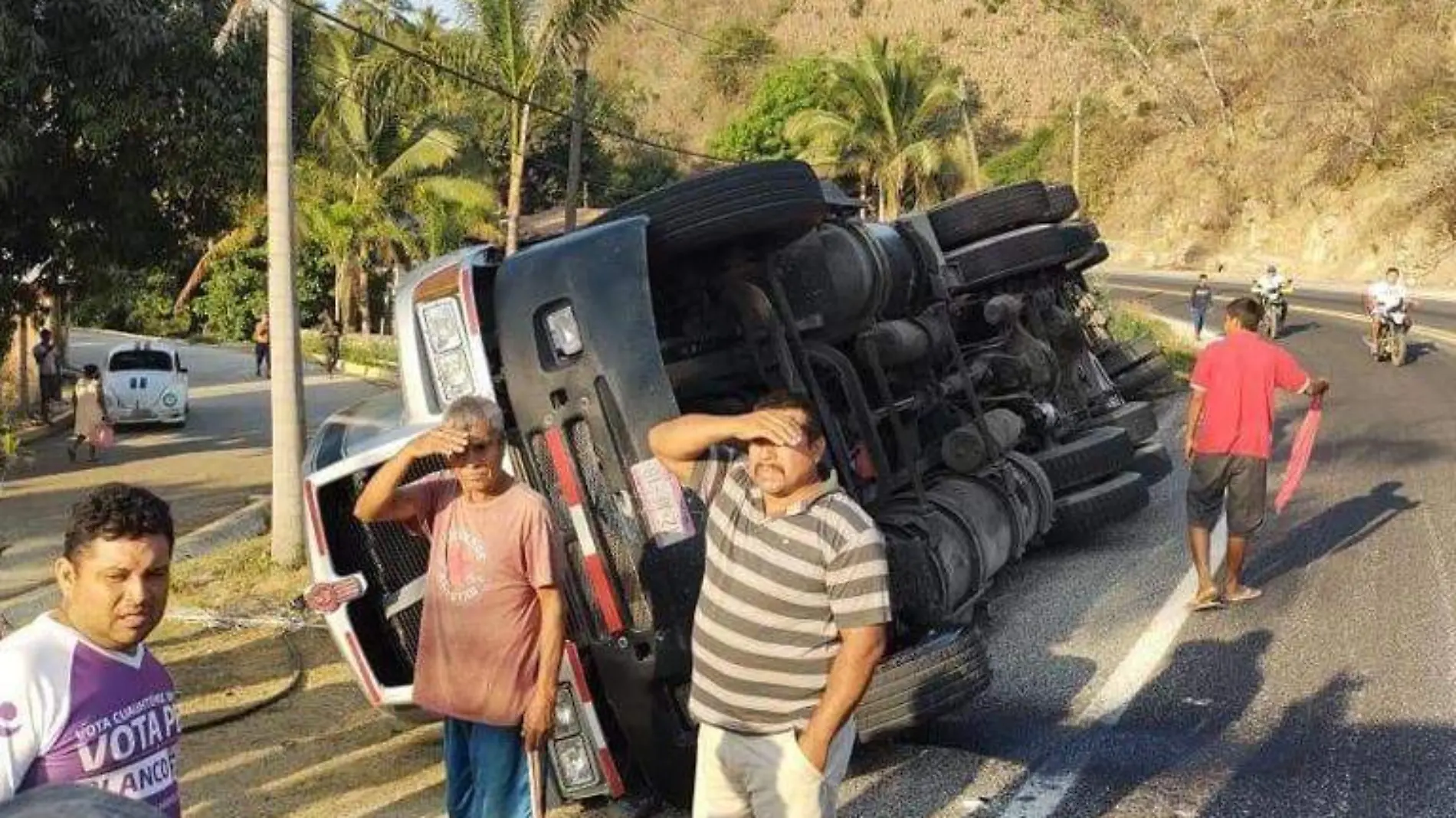 Traiel volcado Acapulco